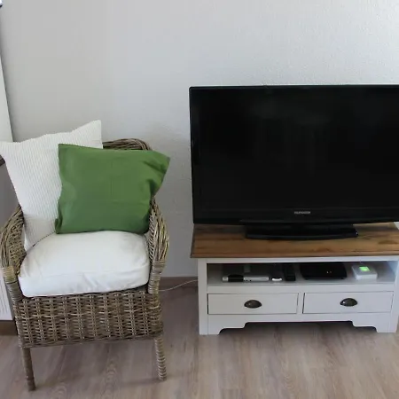Cosy, Fully Furnished And Modern Flat At The Edge Of The Forest דירה *